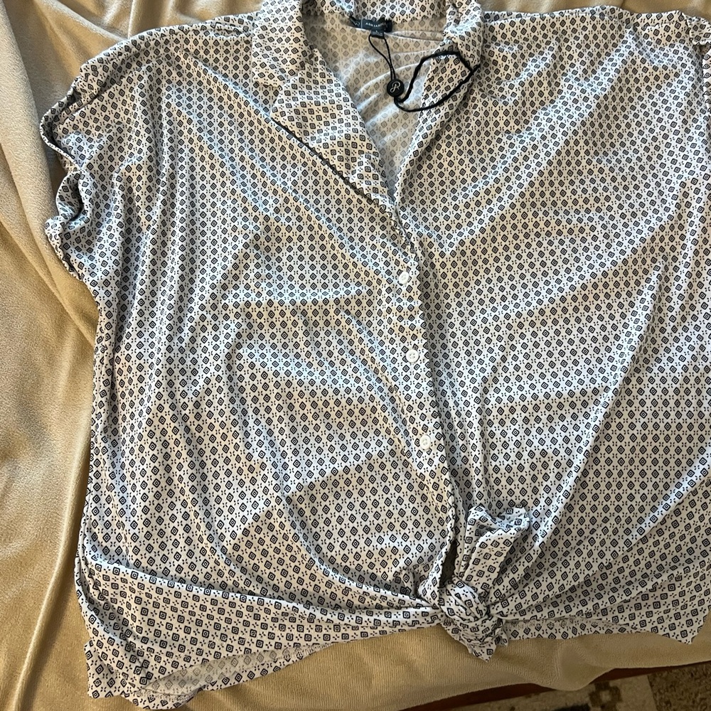 Casual Blue and White Geometric Button Down Shirt